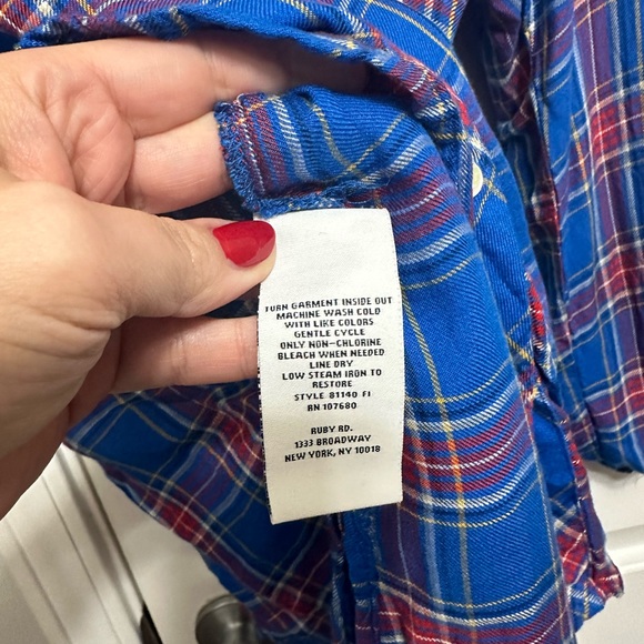 Worn one time only soft tunic fit women’s flannel - Picture 8 of 9